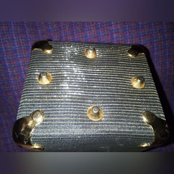Adorable square clutch purse with shoulder strap. Interesting goldlined fabric - Picture 7 of 16